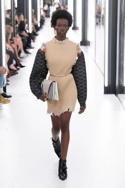 Look 32
